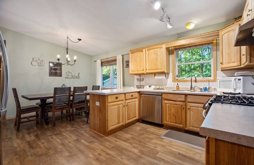 Pequot Lakes House | Lake Home, 5 min to Nisswa, Close to Paul Bunyan State Trail! Near shops & golf!