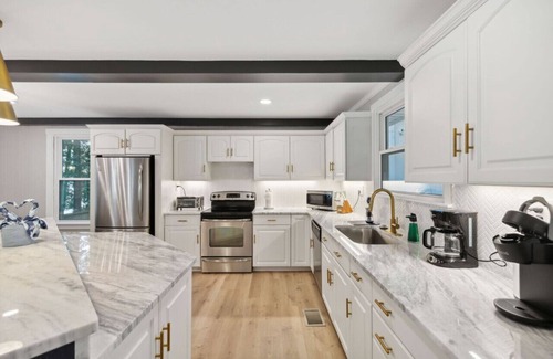 Gallatin House | Lake Home Cutie North Nashville