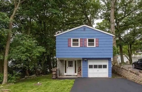 Hopatcong House | Lake Hopatcong cottage with dock; Permit #2023-6n