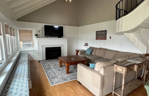 Lake Hopatcong House | Lake Hopatcong lakefront - WIFI, kayaks, paddleboards included