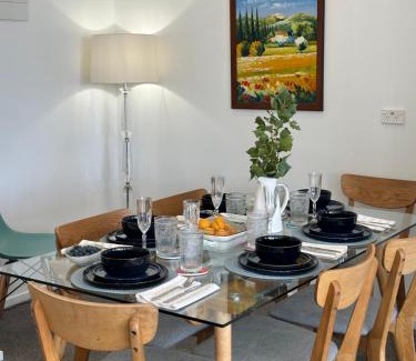 Lowburn House | Lake house by the Golf Course