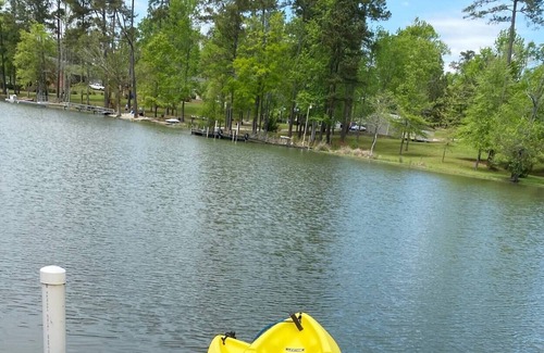 Prosperity House | Lake House- Entire House w/shared dock on LM