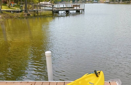 Prosperity House | Lake House- Entire House w/shared dock on LM