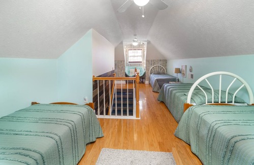 Reed Creek House | Lake house getaway w kayaks & firepit -- 10 min to downtown Hartwell