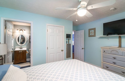 Reed Creek House | Lake house getaway w kayaks & firepit -- 10 min to downtown Hartwell