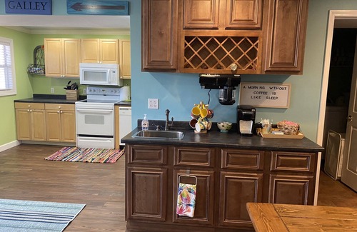 Hardin House | Lake house in Pirate's Cove Pet friendly with large outdoor entertainment area