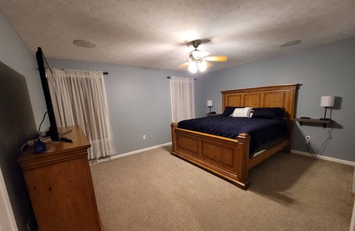 Monticello House | Lake House on Cumberland! Pull through driveway! 5 miles from a public ramp!