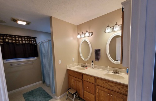 Monticello House | Lake House on Cumberland! Pull through driveway! 5 miles from a public ramp!
