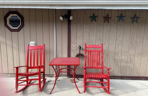 Pymatuning Central Cabin | Lake House Steps from Pymatuning