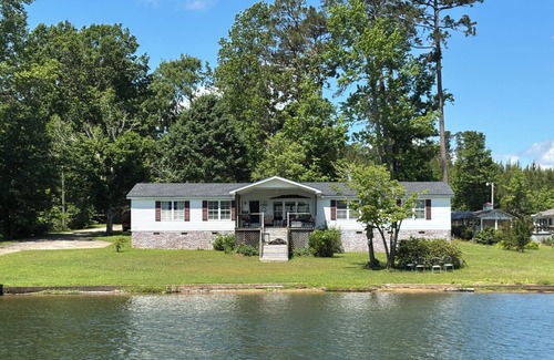 Cross Hill House | Lake House