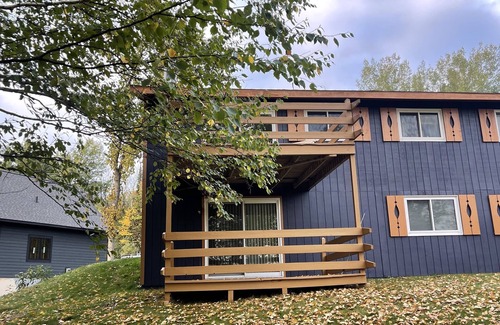 Hurley House | Lake house