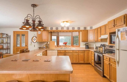 Waupaca House | -Lake House Vacation Sleeps 12, Private Dock