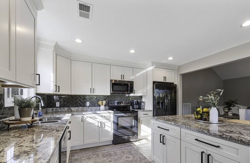 Leesburg House | LAKE HOUSE w/ Hot Tub - Bring your Boat, Jet Ski, Kayak, SUP and Fishing Pole.