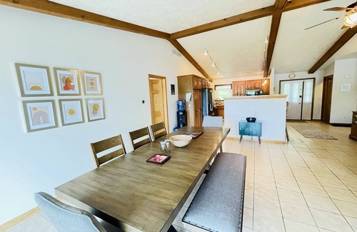 Delavan House | Lake House with Hot Tub - Birding Paradise