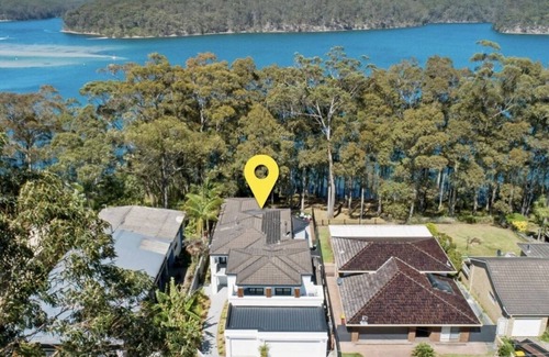 Kings Point House | Lake house with pool and theatre room