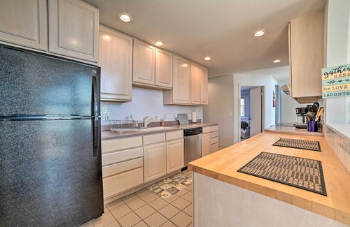 De Tour Village Cottage | Lake Huron Home w/Direct Beach Access!