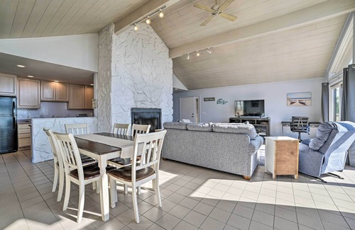 De Tour Village Cottage | Lake Huron Home w/Direct Beach Access!