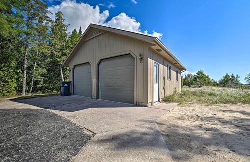 De Tour Village Cottage | Lake Huron Home w/Direct Beach Access!