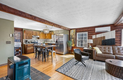 Waynesville Cabin | Lake J Log Cabin at Red Maple Retreat