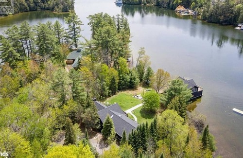 Seguin Cottage | Lake Joseph, Muskoka - 7 Bedroom Family Cottage - Quiet Bay. Gorgeous setting.