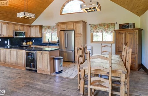 Seguin Cottage | Lake Joseph, Muskoka - 7 Bedroom Family Cottage - Quiet Bay. Gorgeous setting.