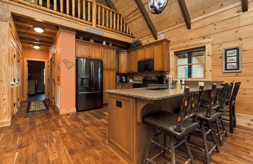 Seneca House | Lake Keowee l Waterfront Log home with dock and only 20 min to Clemson