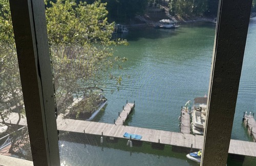 Seneca House | Lake Keowee Waterfront Town Home - 3 Bdrm, 3.5 Bath 7 Miles from Clemson Stadium