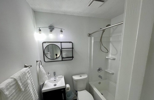 Buford House | Lake Lanier Haven | Close to ATL | Stylish & Fun!