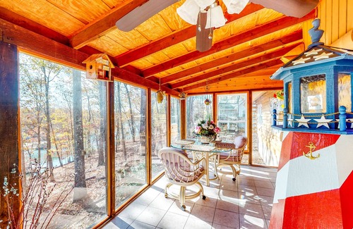 Gainesville House | Lake Lanier Log House with Water Views & Screened Porch