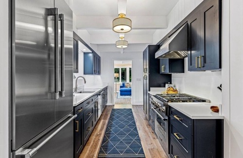 Landrum House | Lake Lanier Retreat – Renovated Luxury + Lake Access & Sunset Views