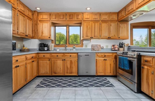 Lake Leelanau House | Lake Leelanau Therapy-HotTub/Kayaks/FirePit