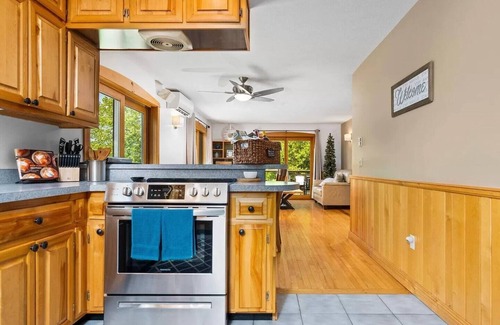 Lake Leelanau House | Lake Leelanau Therapy-HotTub/Kayaks/FirePit