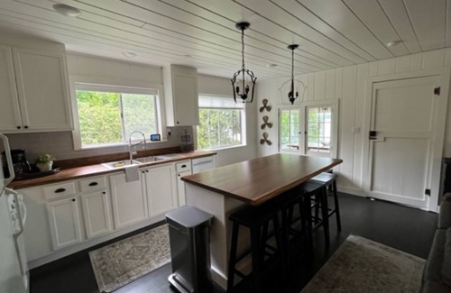 Traverse City Cottage | Lake Leelenau Waterfront Cottage-close to Traverse City, Fishtown & Suttons Bay