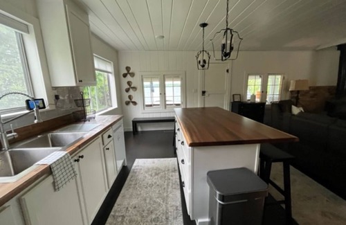 Traverse City Cottage | Lake Leelenau Waterfront Cottage-close to Traverse City, Fishtown & Suttons Bay