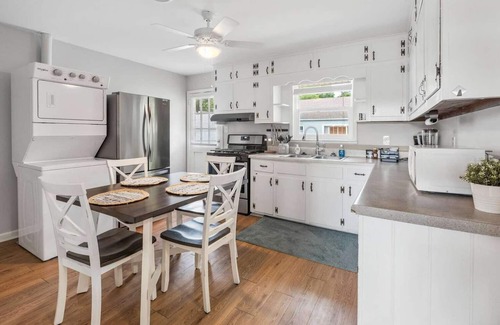 Acworth Apartment | Lake Life D - 2 Bdrm Sleeps 4 | 5 Min Walk to Beach & Dwntwn Acworth | 10 Min to Lake Point Sports