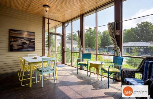 Douglas House | Lake Life Getaway - Condo near downtown!