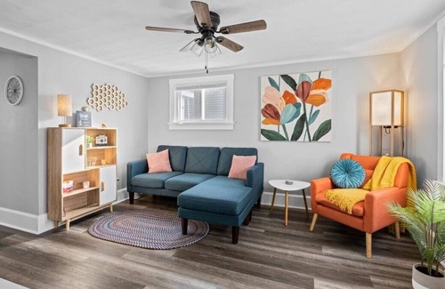 North East Cottage | Lake life meets Wine country! Quiet oasis close to the fun 🍇🍷🌊🏡✨️