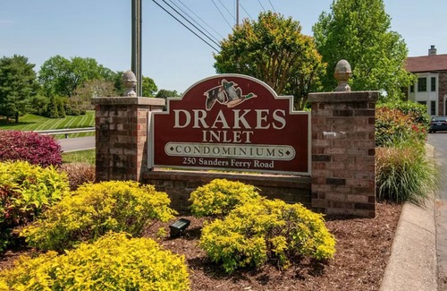 Hendersonville House | Lake Life Vacationing w/Pool !