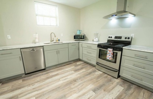 Cedar Bluff House | Lake living at its best!