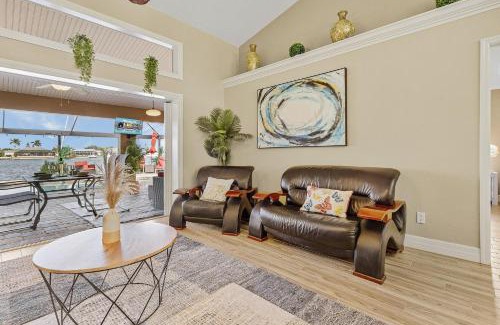 Fort Myers House | LAKE LIVING! BREATHTAKING VIEW! - Kayaks and Heated Pool - Villa Lake Life - Roelens