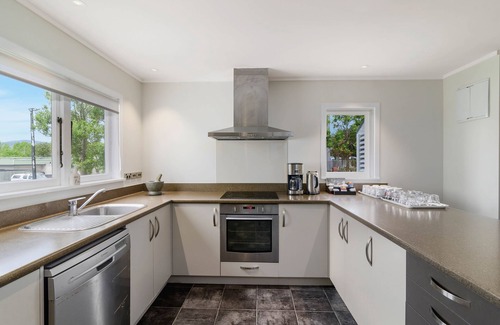 Rotorua Bed & Breakfast | Lake Lodge B&B Rotorua - Adults Only