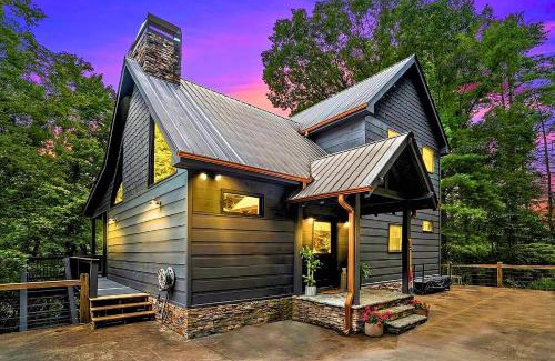 Morganton House | Lake Lodge Sleeps 8 Cabin, Fireplace, Views, Deck