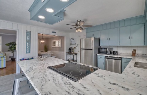 Lexington House | Lake Lovers & Fishermen's Dream!