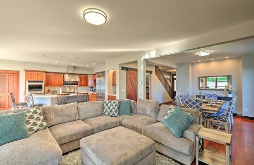 Eatonville House | Lake Lovers Oasis Hot Tub and Mt Rainier View!