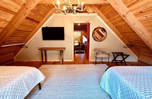 Lake Lure Cabin | Lake Lure Cabin-Hot Tub-FirePit-Arcade Games-Minutes to golfing, hiking, biking