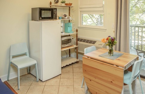 Lake Lure Apartment | Lake Lure Cozy Mountain Studio at Rumbling Bald with Pools, Golf & Restaurants