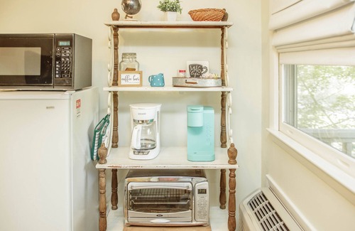 Lake Lure Apartment | Lake Lure Cozy Mountain Studio at Rumbling Bald with Pools, Golf & Restaurants