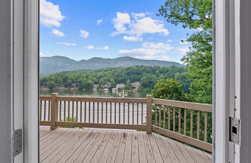 Lake Lure House | Lake Lure Lookout - Lakefront- 3bd/3ba - Sleeps 8 dog friendly