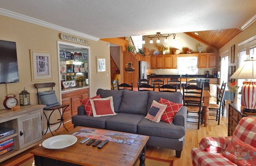 Garner Cove House | Lake Lure Reopens May 2026! Lakefront-Pontoon Boat,Firepit,Game Rm,Dogs OK