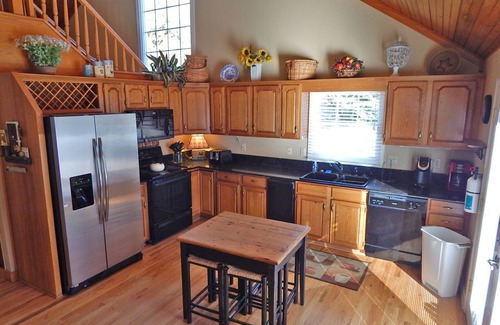 Garner Cove House | Lake Lure Reopens May 2026! Lakefront-Pontoon Boat,Firepit,Game Rm,Dogs OK